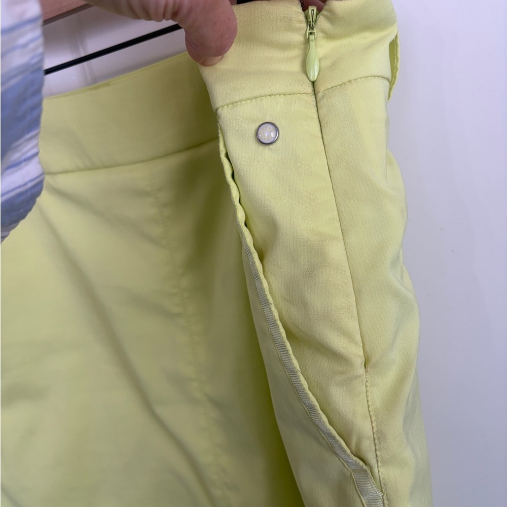 Excellent condition size 4 Puma Neon Yellow Skort. Side zip. Pockets. Chartreuse - Picture 5 of 11